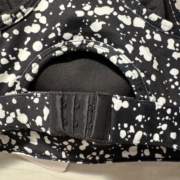 Fabletics Sylvia Sports Bra Black And White Size XXS NWT - Picture 8 of 11